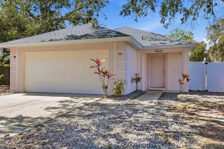 Property Photo:  1077 N Jefferson Avenue  FL 34237 