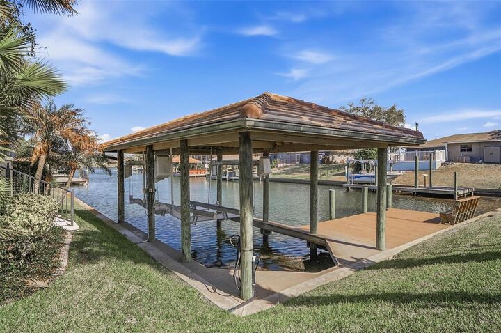 Property Photo:  17 Fleming Court  FL 32137 