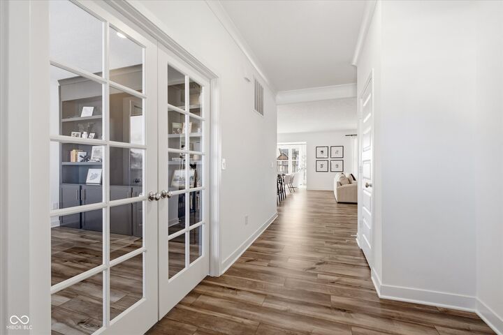 Property Photo:  1424 Chatham Hills Boulevard  IN 46074 