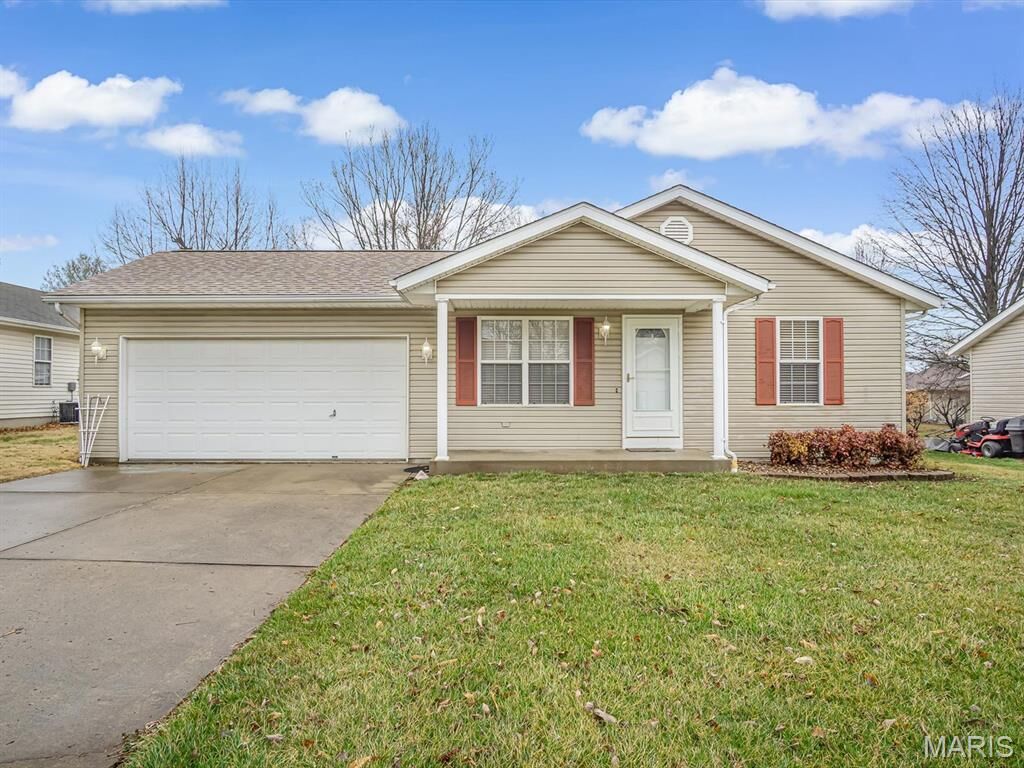 Property Photo:  327 Briarwood Drive  IL 62298 