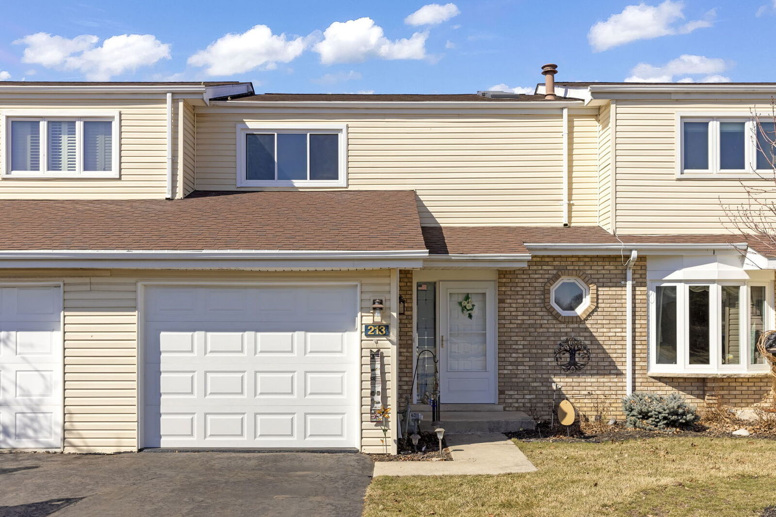 Property Photo:  213 Manor Drive  IL 60451 