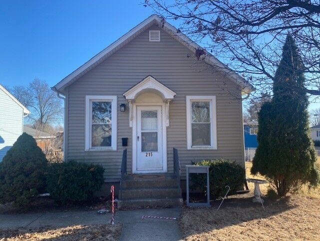 Property Photo:  215 W 5th Street  IL 61362 