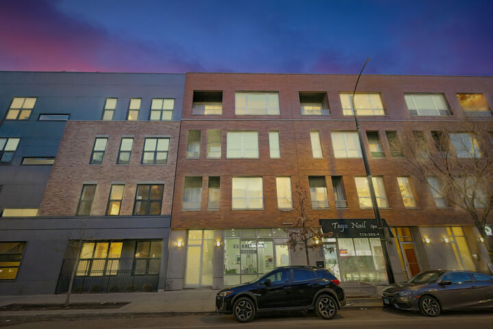 Property Photo:  1735 N Western Avenue 2  IL 60647 