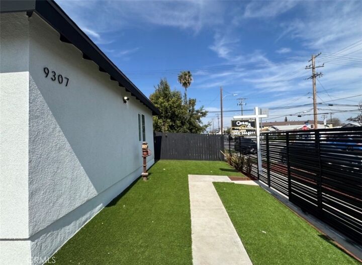 Property Photo:  9307 S Budlong 1  CA 90044 