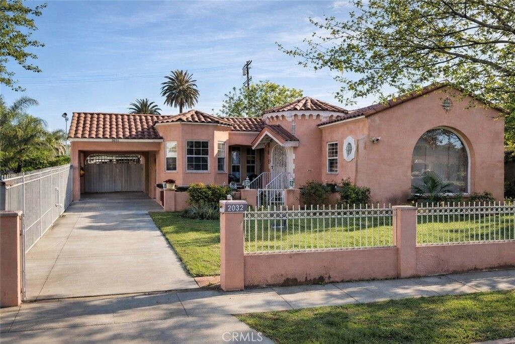 Property Photo:  2032 W 77th St  CA 90047 