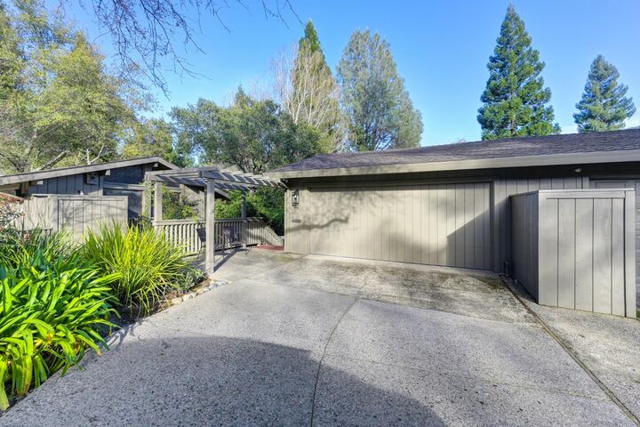 Property Photo:  80 Riverknoll Place  CA 95608 