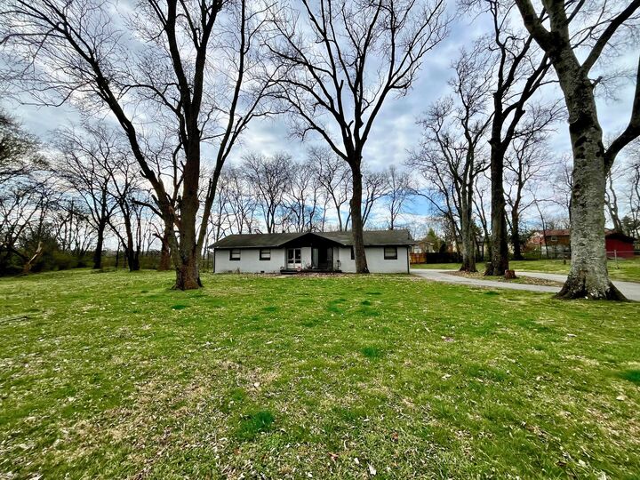 Property Photo: 130 Colonial Dr TN 37075