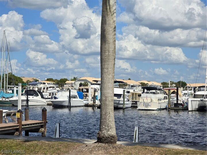 Property Photo:  25069 Peacock Lane 101  FL 34114 