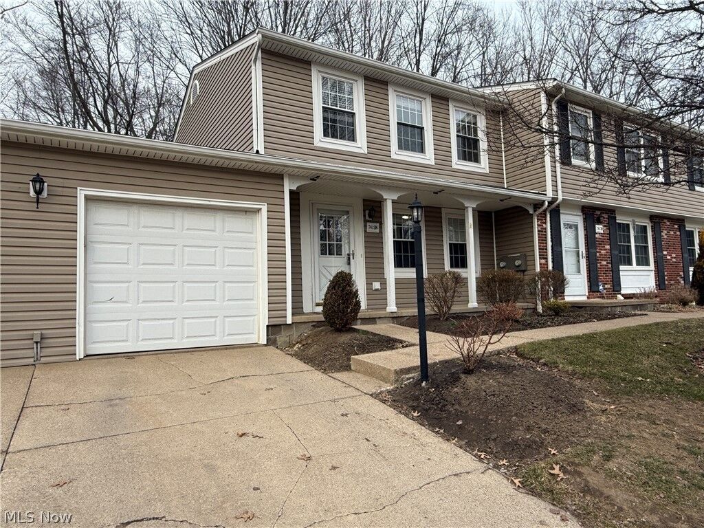 Property Photo:  7415 N Chestnut Commons Drive  OH 44060 