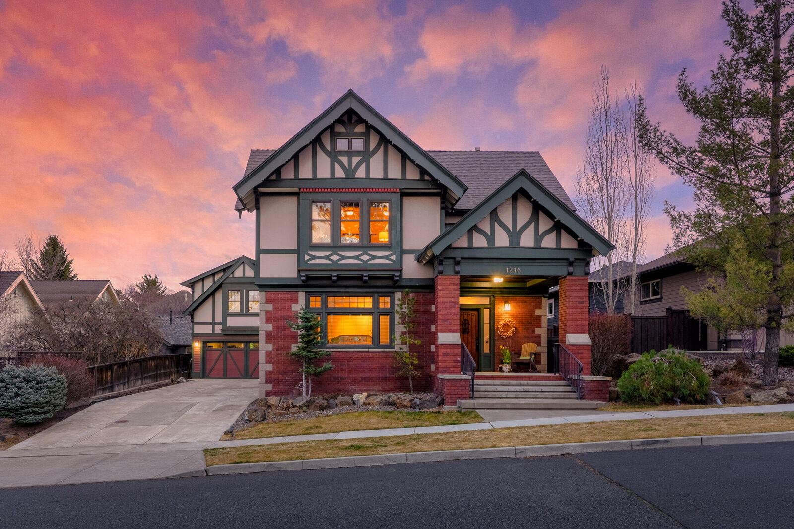 Property Photo:  1216 SW Bryanwood Place  OR 97702 