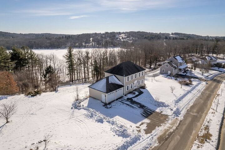 Property Photo:  8 Vista Cir  MA 01543 