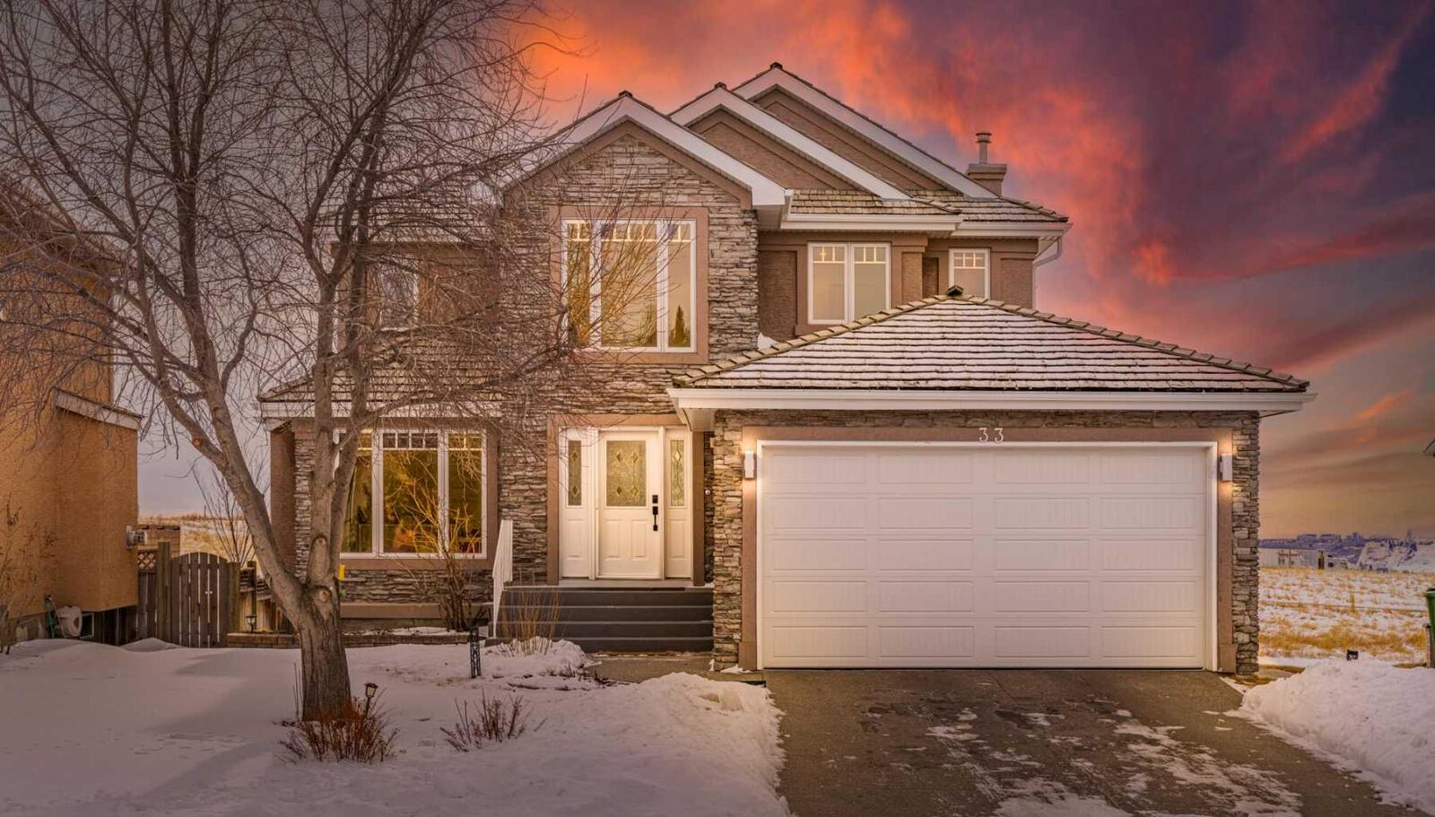 Property Photo:  33 Royal Crest Terrace NW  AB T3G 4M3 