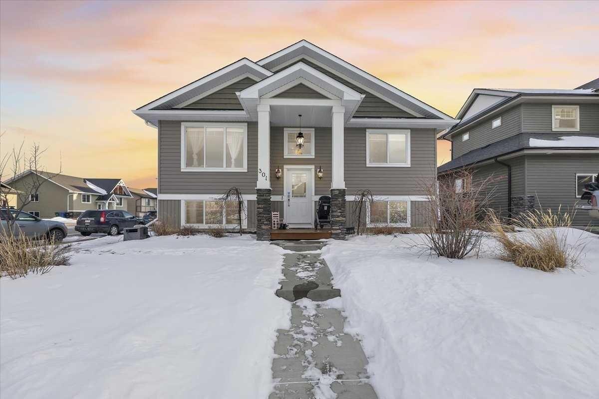 Property Photo:  301 McLeod Crescent  AB T0L 2A0 
