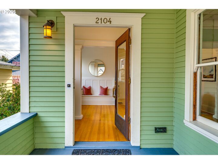 Property Photo:  2104 SE Elliott Ave  OR 97214 