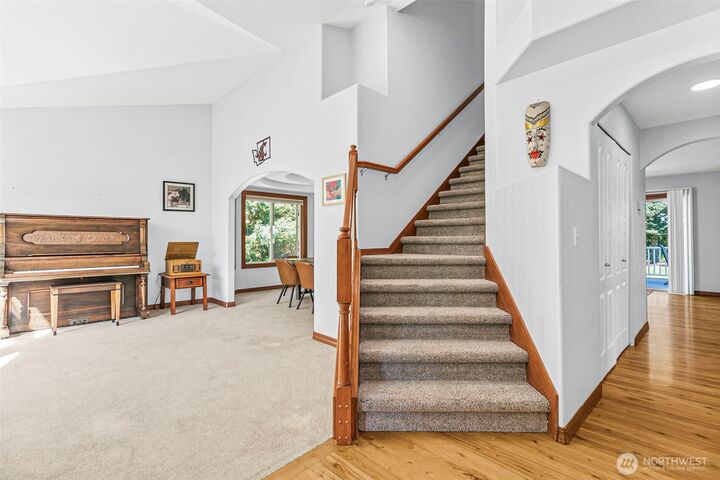 Property Photo: 403 207th Avenue E WA 98391