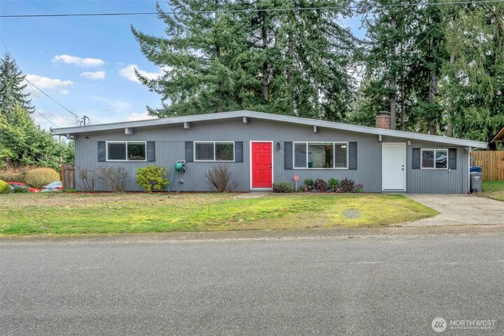 Property Photo: 33004 29th Avenue SW WA 98023