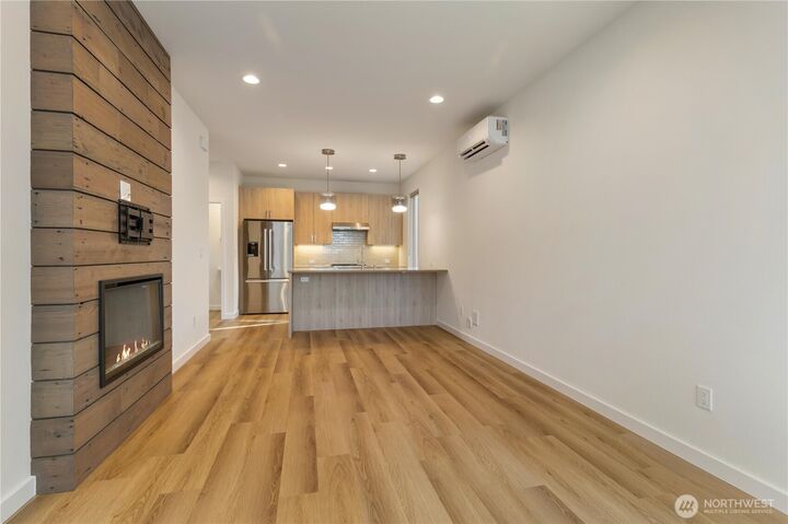 Property Photo: 115 N 105th Street B WA 98133