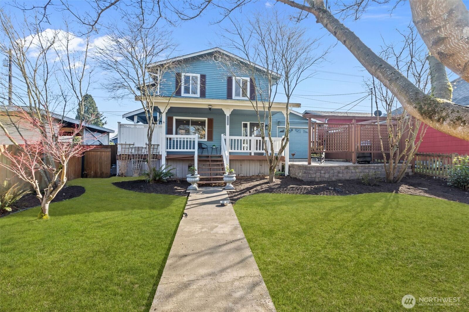 Property Photo:  1721  McDougall Avenue  WA 98201 