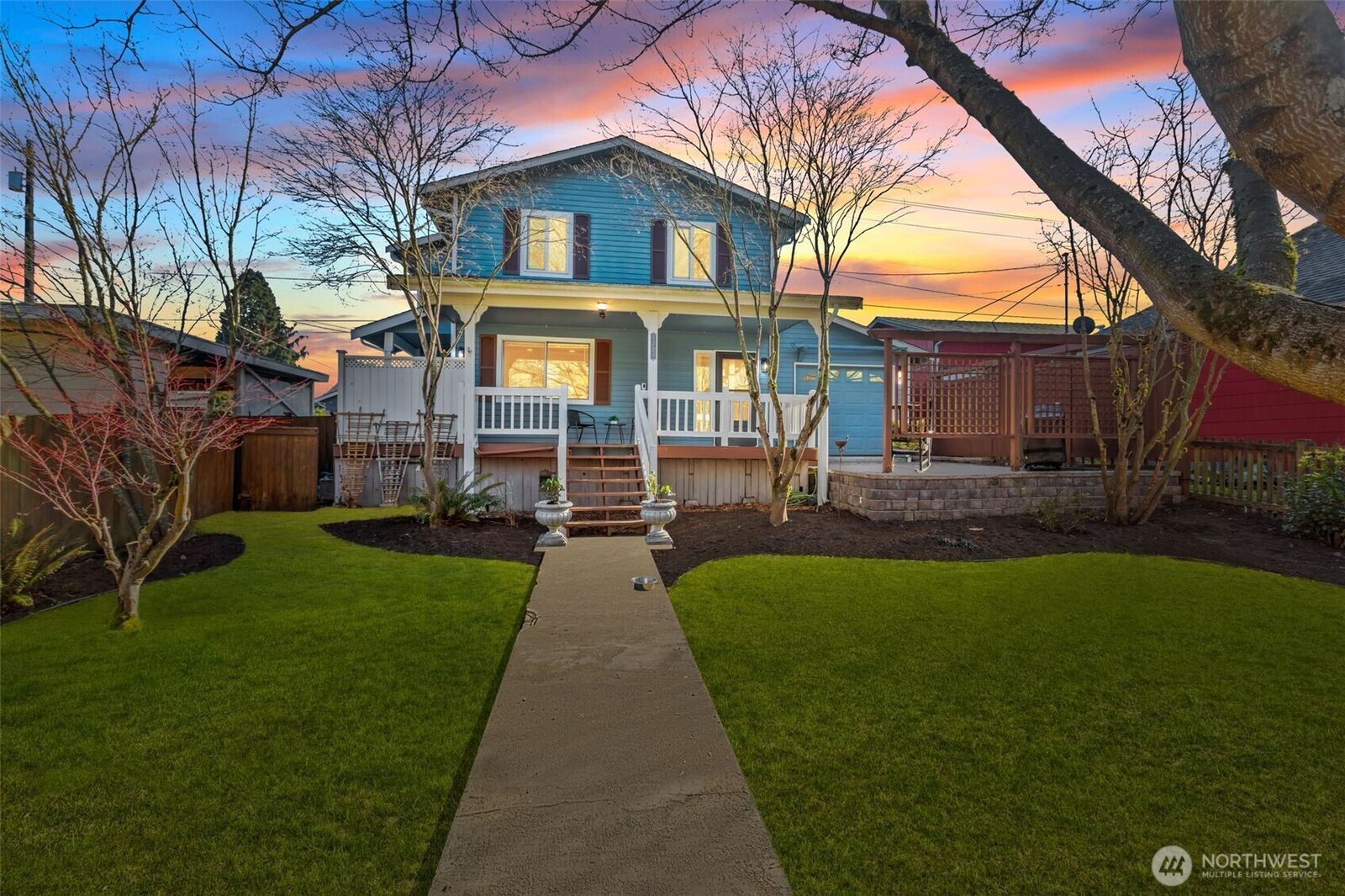 Property Photo:  1721  McDougall Avenue  WA 98201 