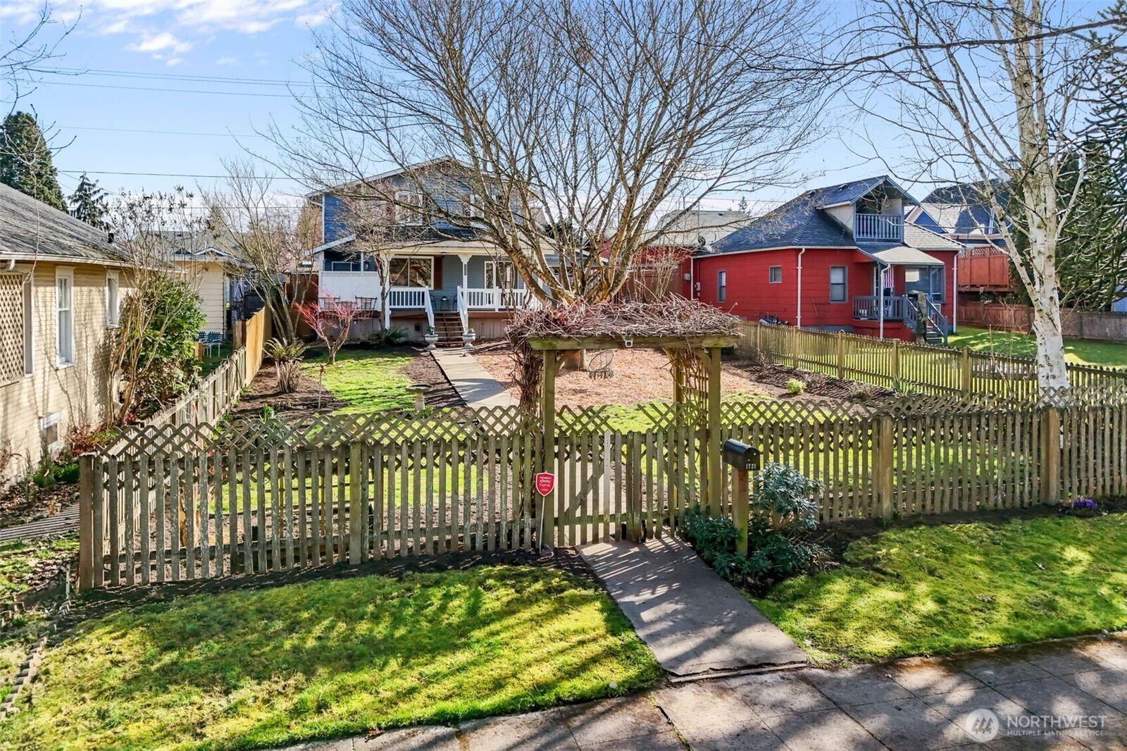 Property Photo:  1721  McDougall Avenue  WA 98201 