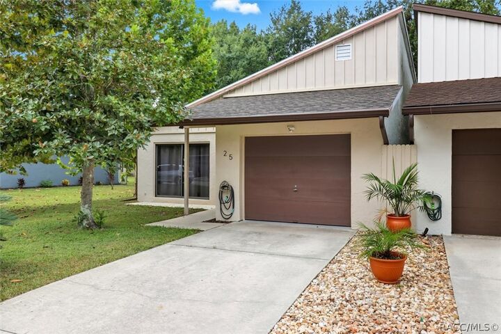 Property Photo:  25 Jamaica Street  FL 34446 