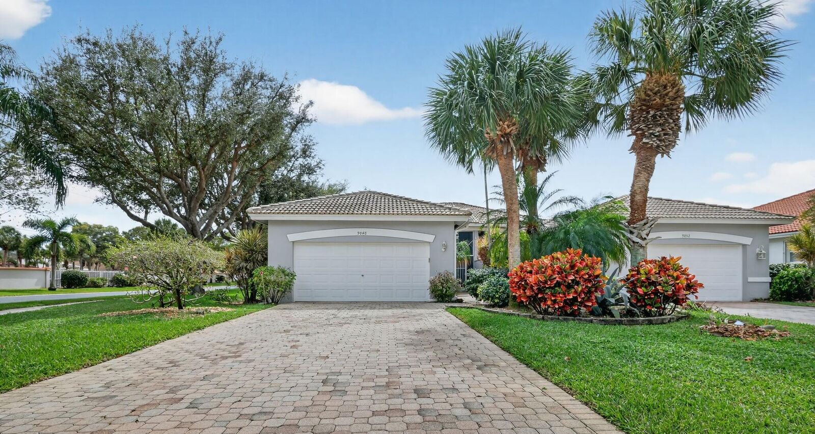 Property Photo:  9848 Crescent View Drive S  FL 33437 