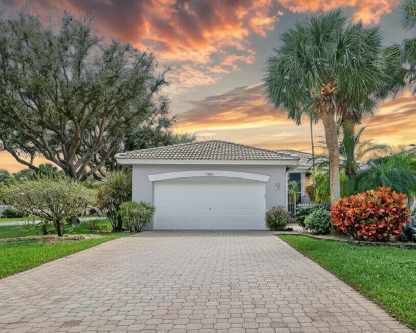 Property Photo:  9848 Crescent View Drive S  FL 33437 