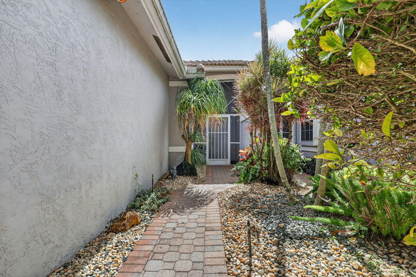 Property Photo:  9848 Crescent View Drive S  FL 33437 
