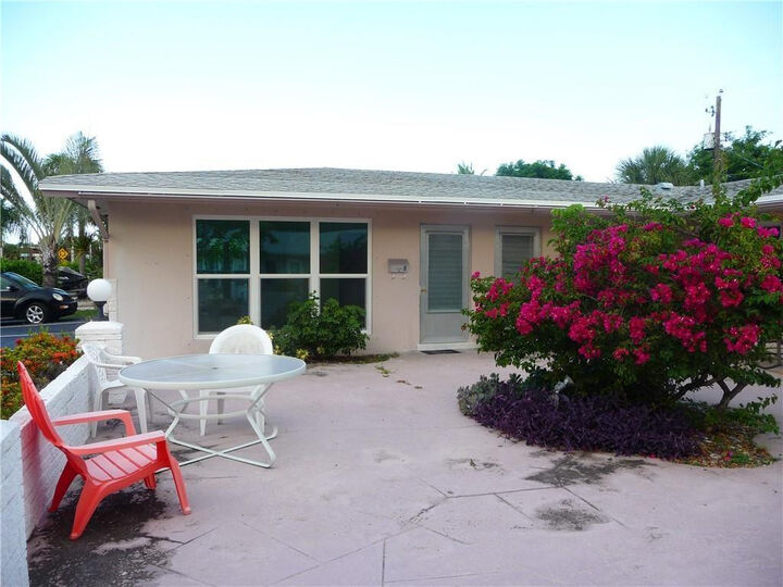 Property Photo:  1260 SE 3rd Court 8  FL 33441 