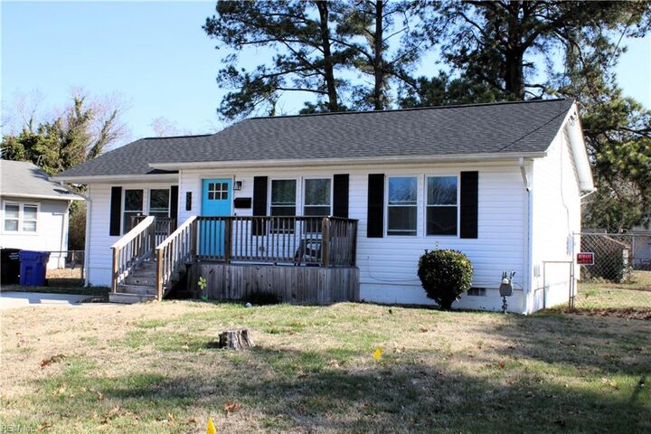 Property Photo:  507 Henderson St  VA 23701 