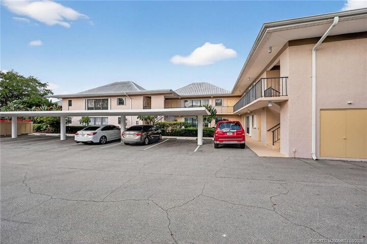 Property Photo:  16 SE Turtle Creek Drive  FL 33469 