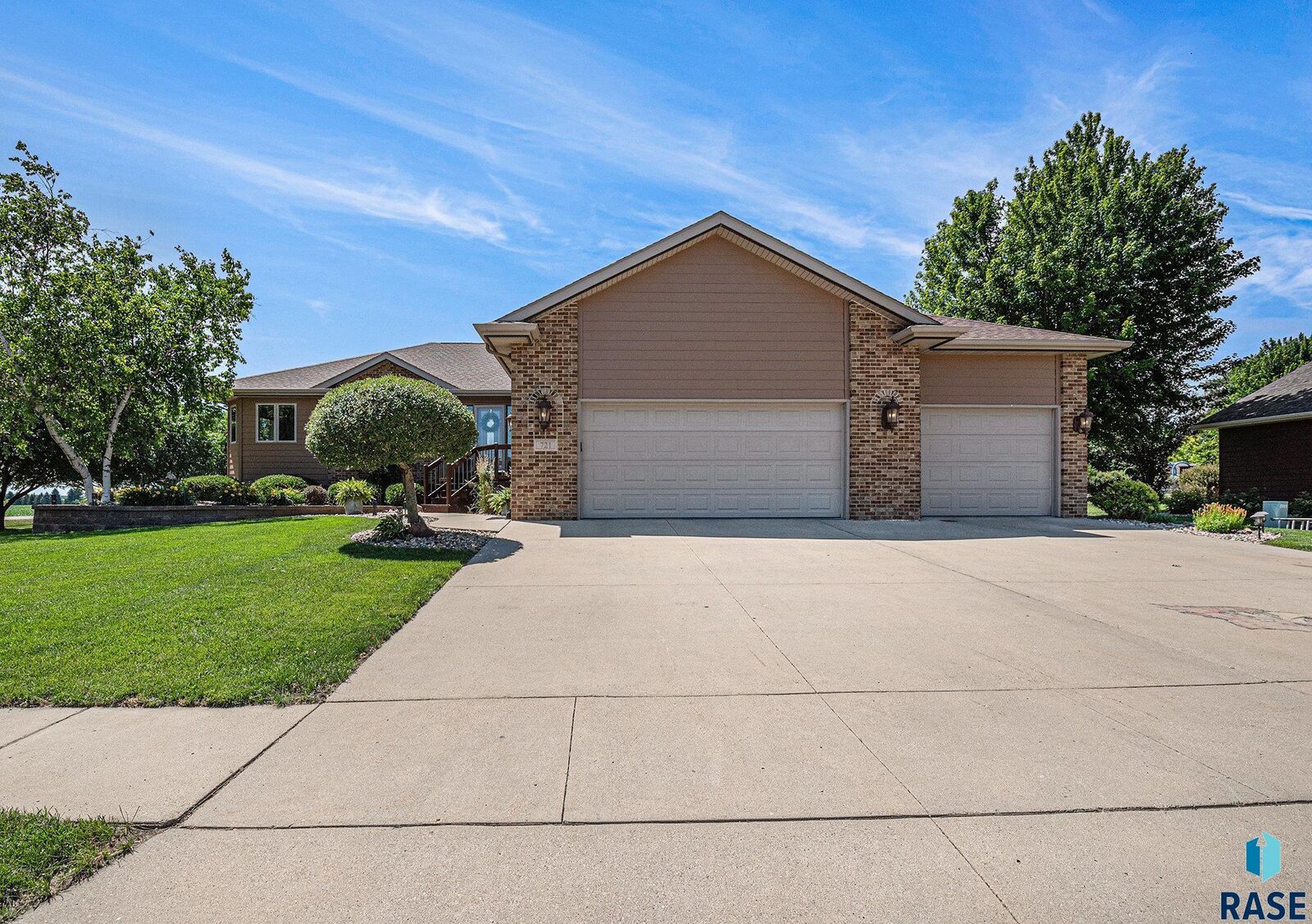 Property Photo:  721 Britz Dr  MN 56156 