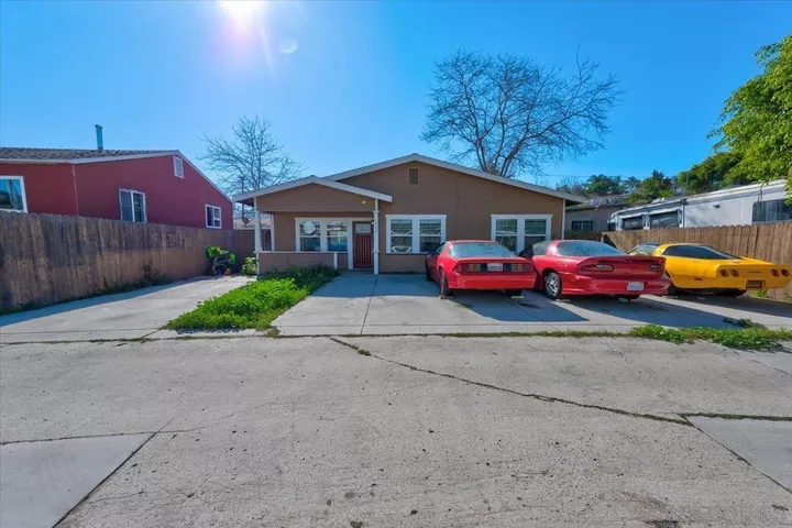 Property Photo:  4250-4252 Division  CA 92113 