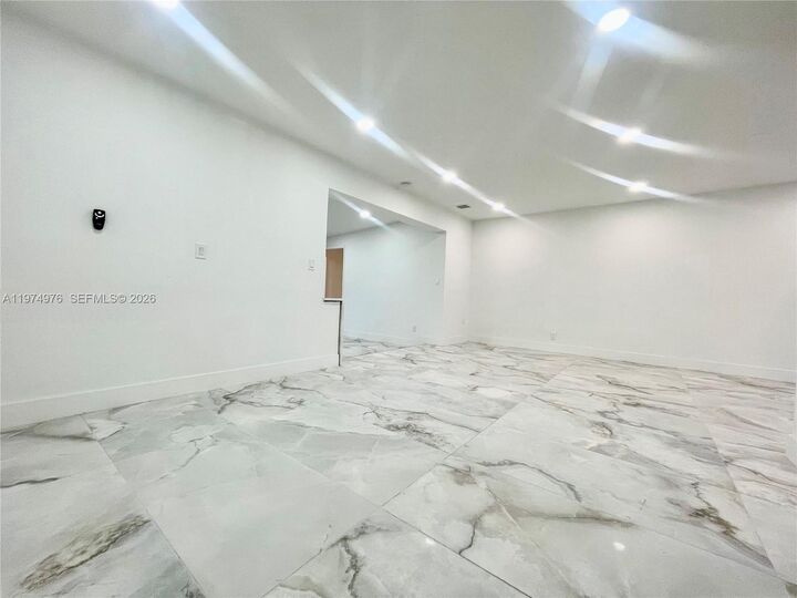 Property Photo:  1649 NE 8th Ave  FL 33305 