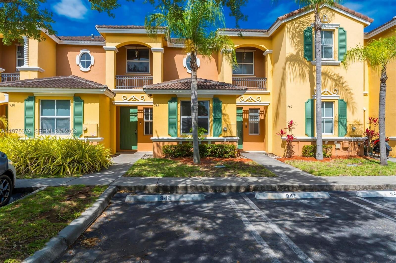 Property Photo:  942 NE 42nd Pl  FL 33033 