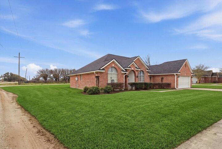 Property Photo: 8505 Sunflower Ln TX 77705-9217