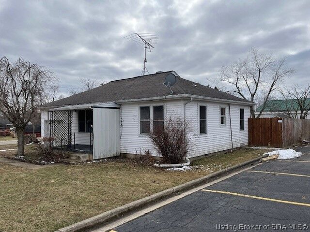 Property Photo:  706 N Main Street  IN 47336 