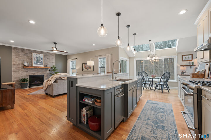 Property Photo:  41 Glen Place  CT 06033 