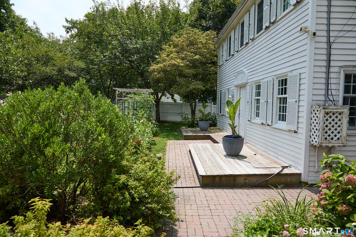 Property Photo:  188 Compo Road South  CT 06880 