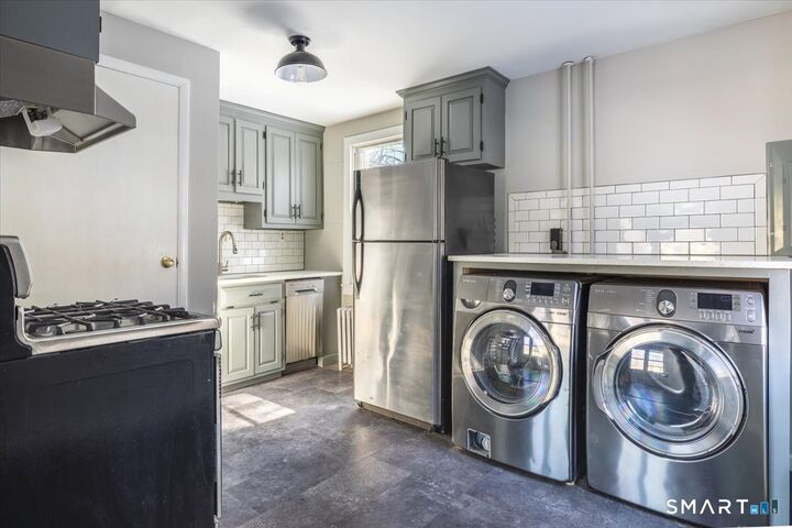 Property Photo:  9 Garden Court  CT 06825 