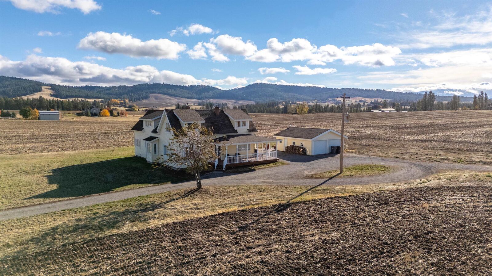 Property Photo:  13716 E Piper Rd  WA 99217 