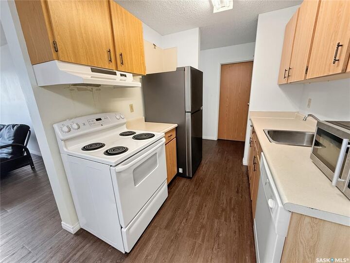 Property Photo: 1110 9th Avenue NE 301 SK S9H 2S9