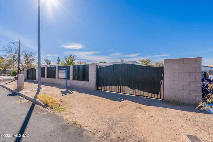 Property Photo:  50 E Mohave Road  AZ 85705 
