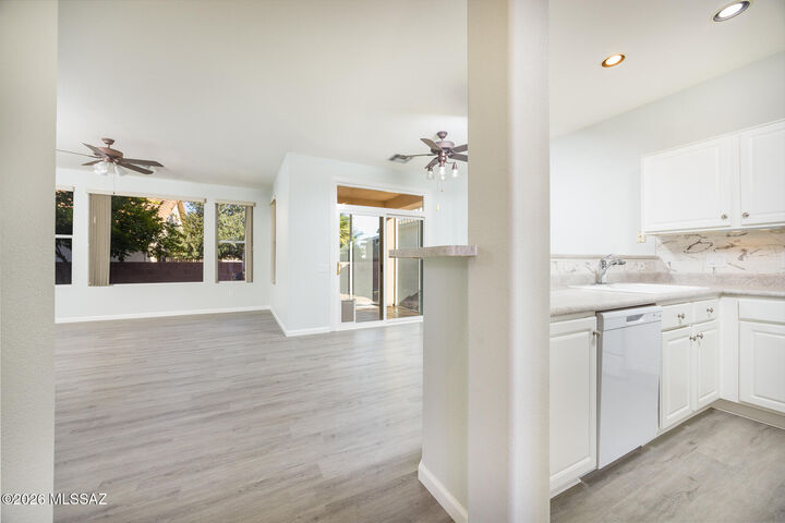 Property Photo:  9238 N Crimson Stone Place  AZ 85743 