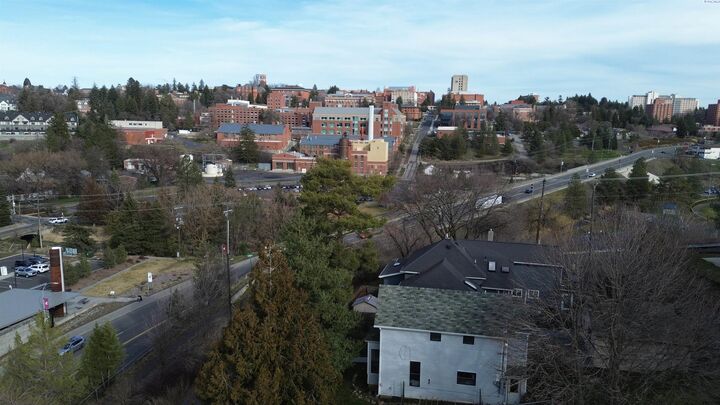 Property Photo:  635 SE Holbrook Pl  WA 99163 