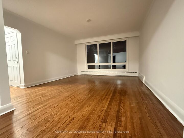 Property Photo:  426 Arlington Avenue  ON M6C 3A2 