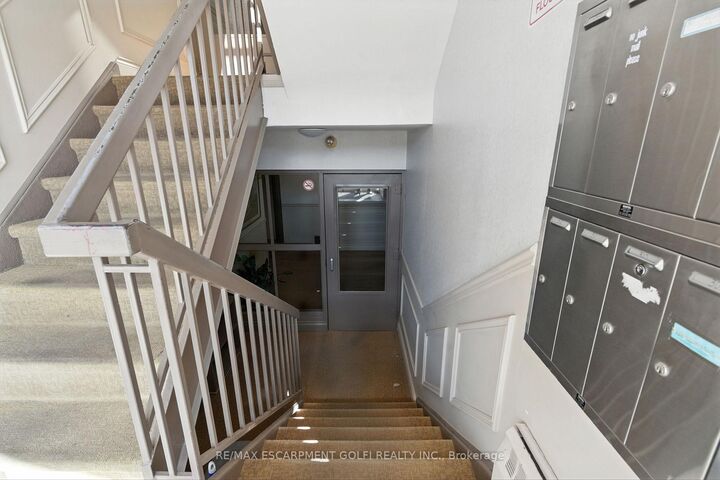 Property Photo: 264 Oakdale Avenue 102 ON L2P 2K4