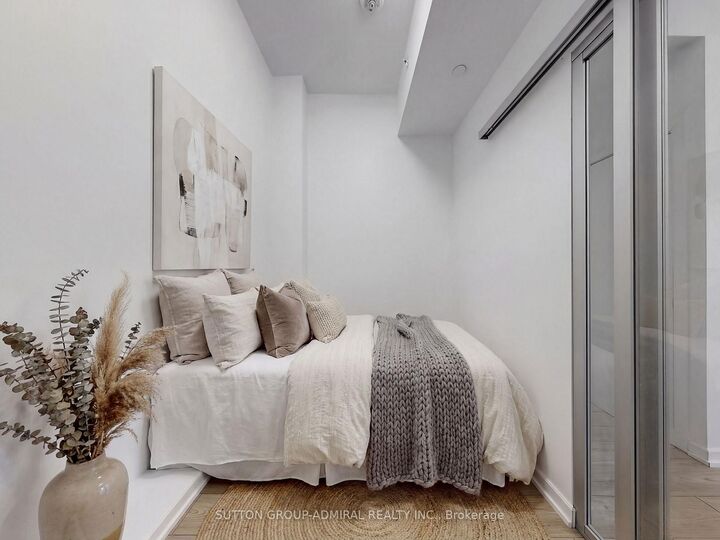 Property Photo: 1285 Dupont Street 410 ON M6H 0E3