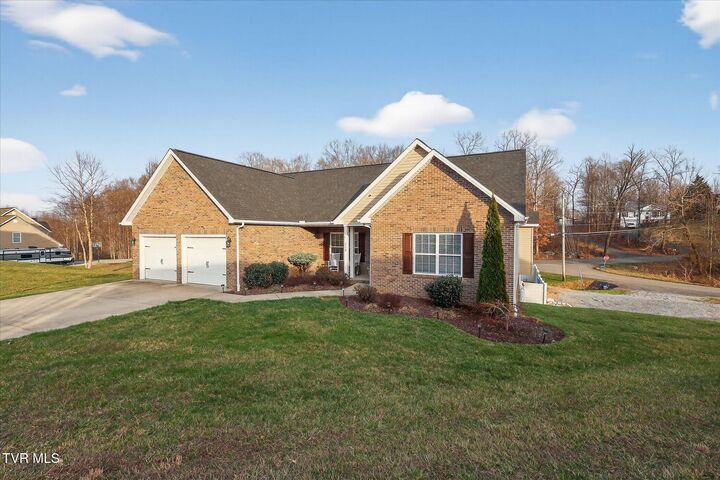 Property Photo:  512 Cameron Court  TN 37659 