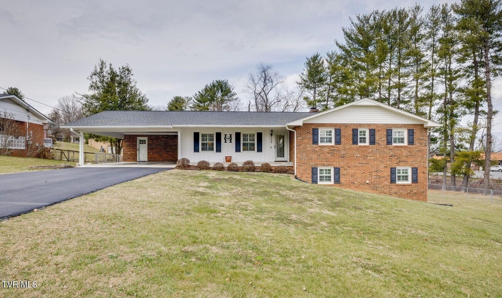 Property Photo:  208 Bonita Drive  TN 37604 